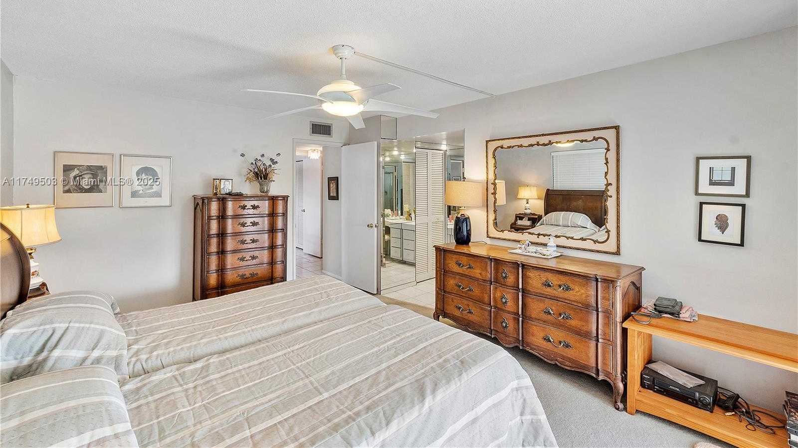 Small Image of 4800 HILLCREST LN #514, Hollywood Number 12