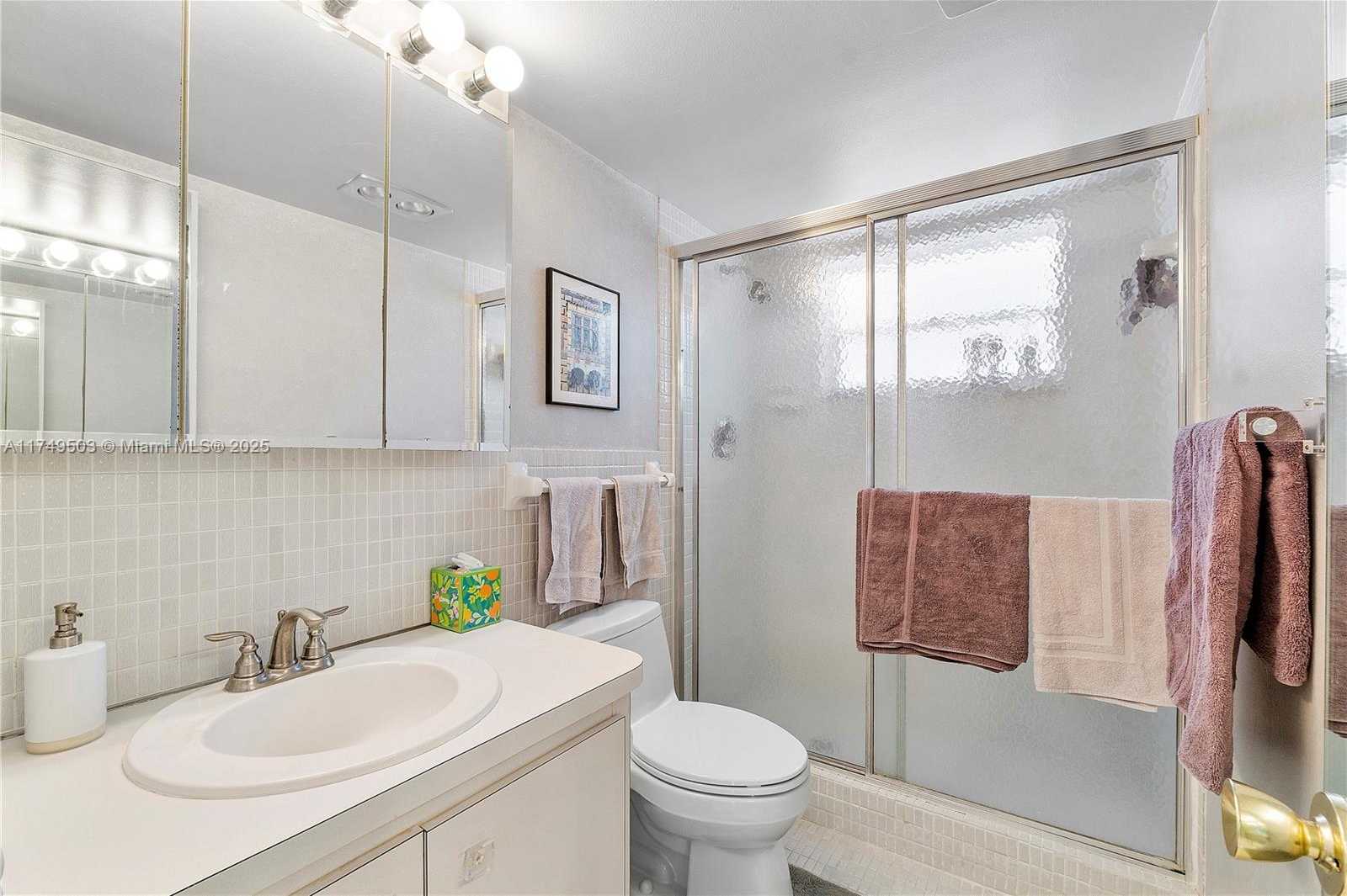 Small Image of 4800 HILLCREST LN #514, Hollywood Number 14