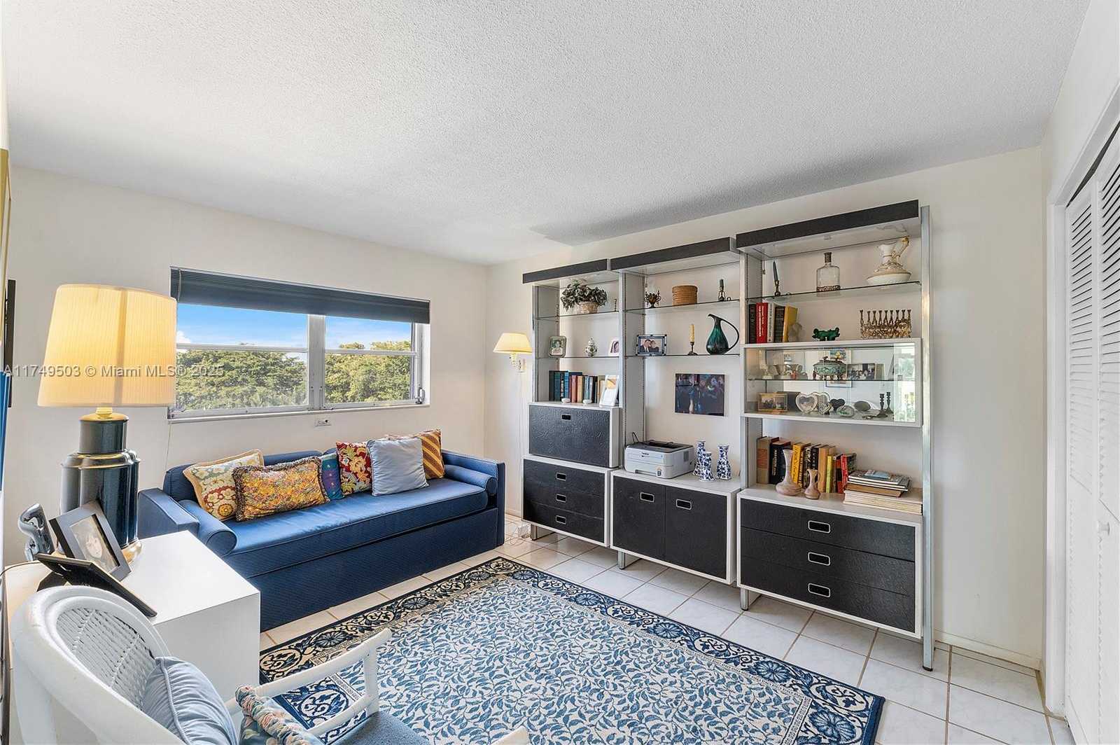 Small Image of 4800 HILLCREST LN #514, Hollywood Number 15