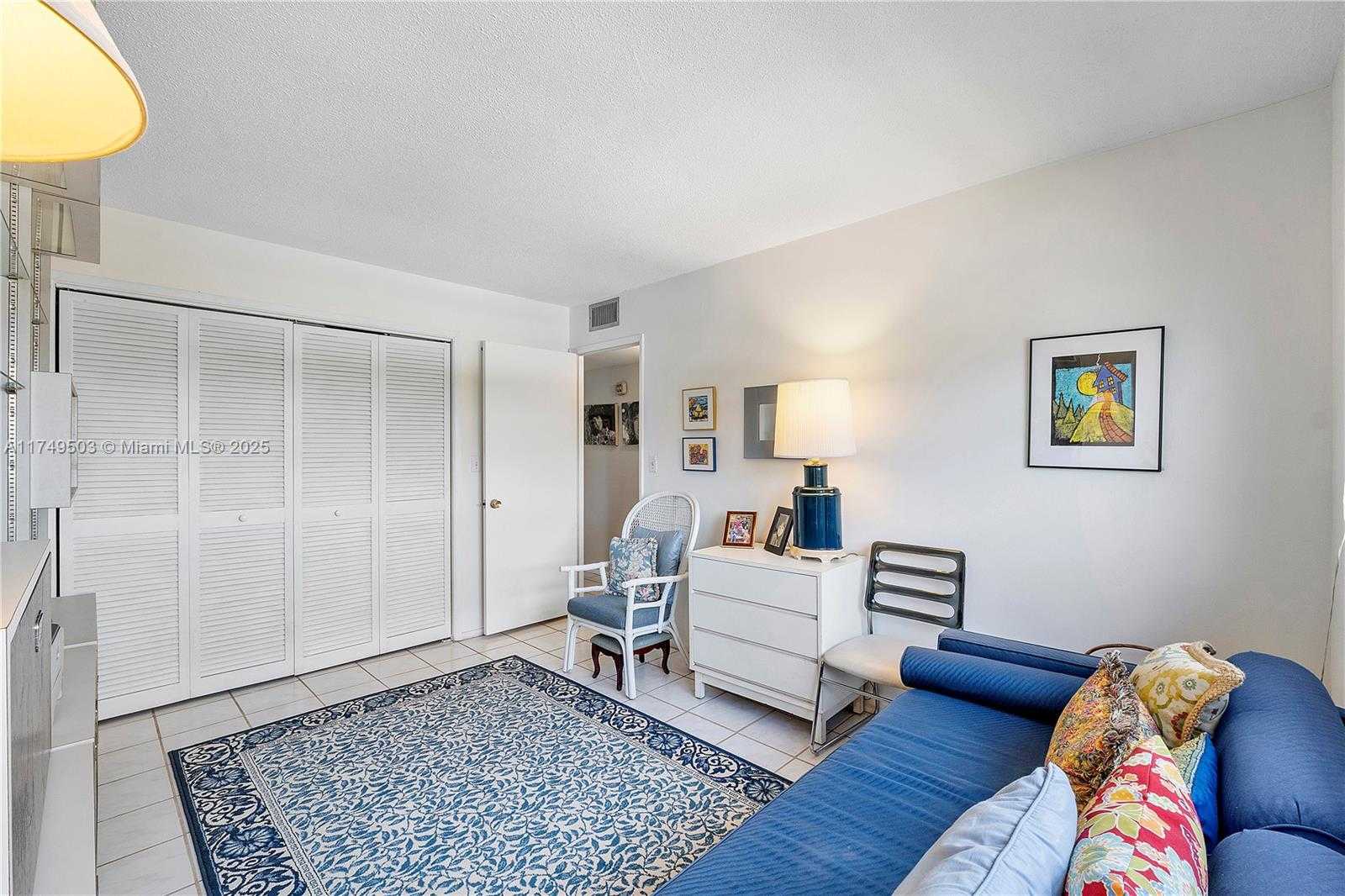 Small Image of 4800 HILLCREST LN #514, Hollywood Number 16