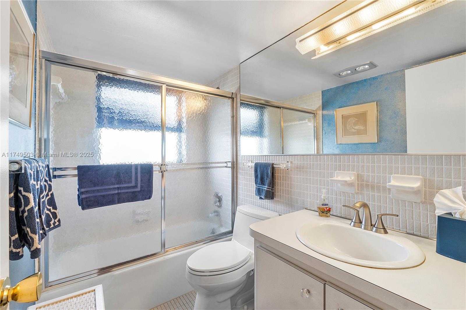 Small Image of 4800 HILLCREST LN #514, Hollywood Number 17