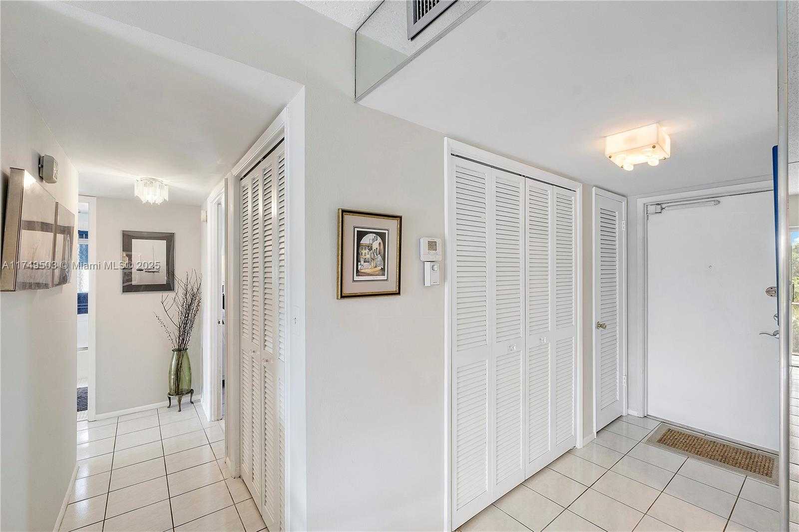 Small Image of 4800 HILLCREST LN #514, Hollywood Number 18