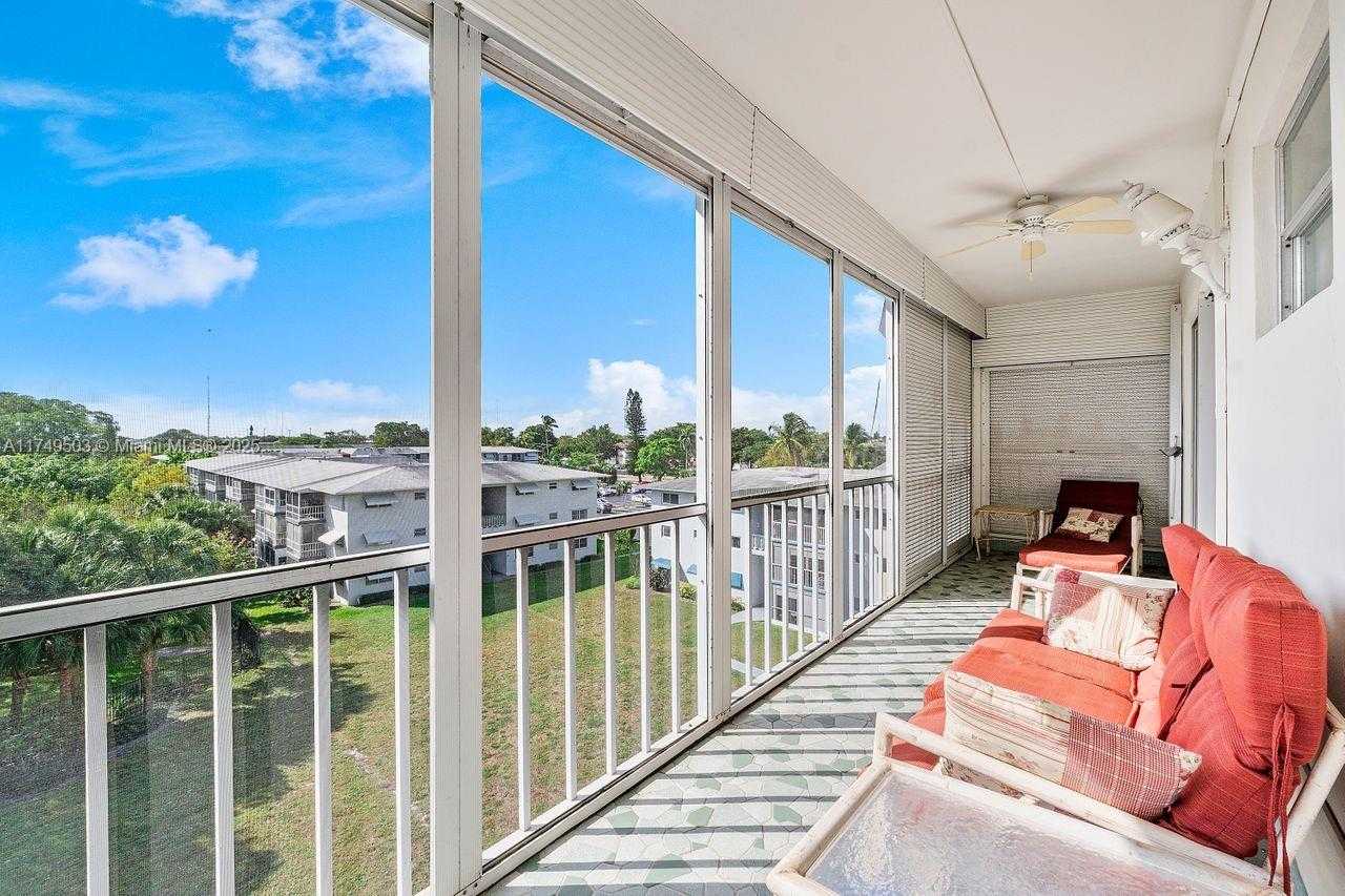 Small Image of 4800 HILLCREST LN #514, Hollywood Number 22