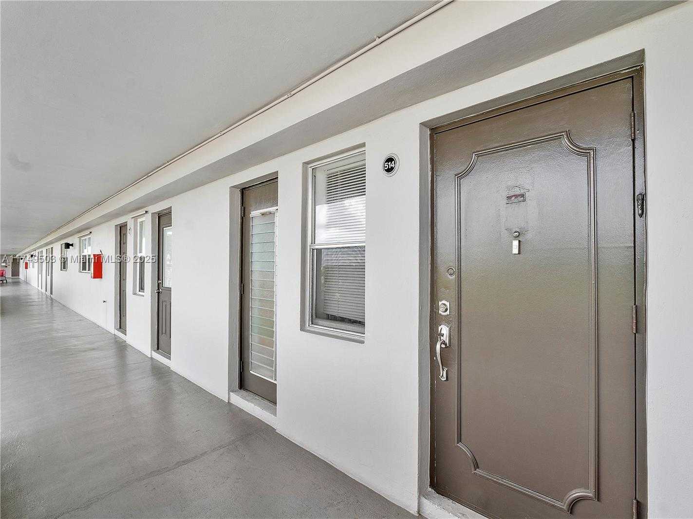 Small Image of 4800 HILLCREST LN #514, Hollywood Number 23