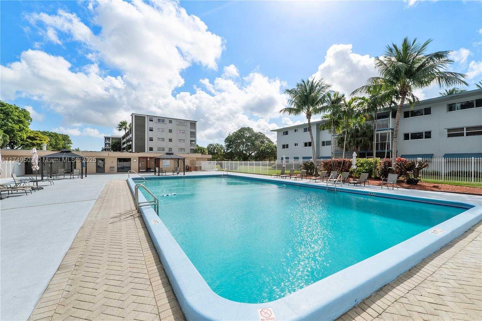 Small Image of 4800 HILLCREST LN #514, Hollywood Number 26