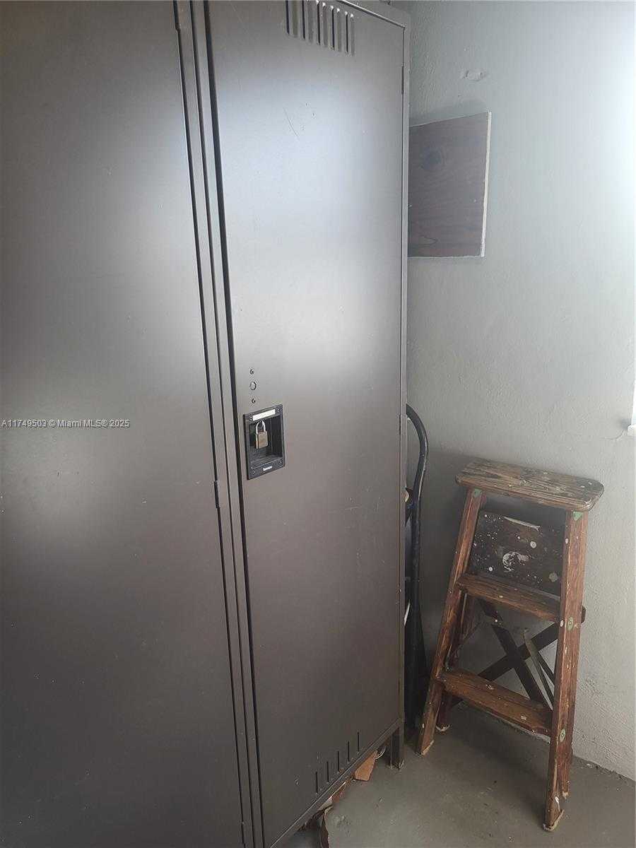 Small Image of 4800 HILLCREST LN #514, Hollywood Number 28