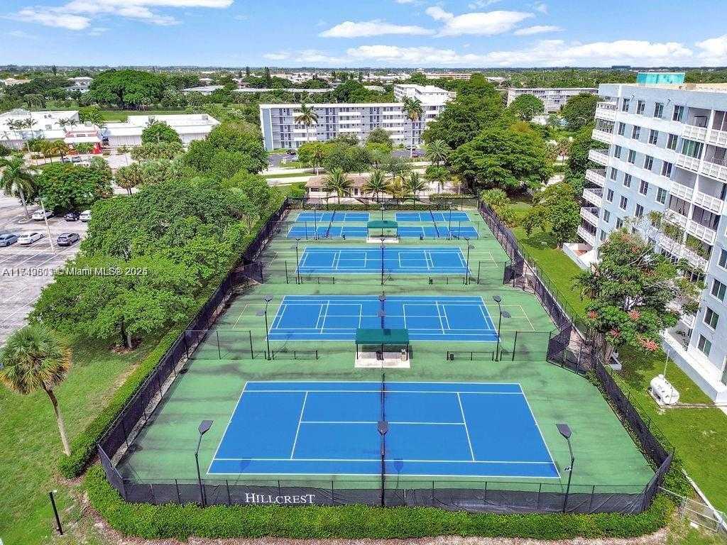 Small Image of 4800 HILLCREST LN #514, Hollywood Number 32