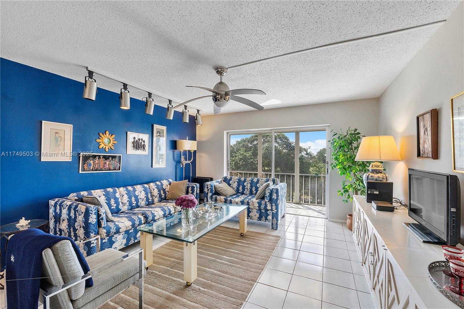 Small Image of 4800 HILLCREST LN #514, Hollywood Number 5