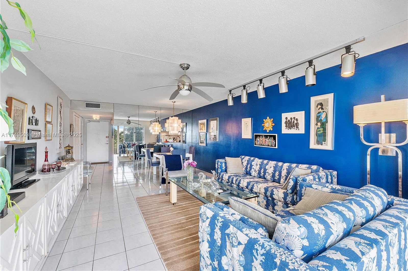 Small Image of 4800 HILLCREST LN #514, Hollywood Number 6