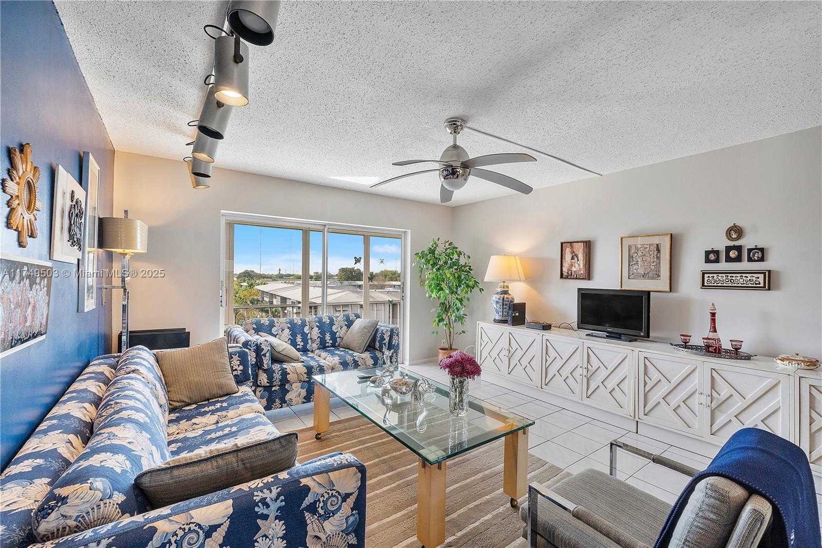 Small Image of 4800 HILLCREST LN #514, Hollywood Number 7