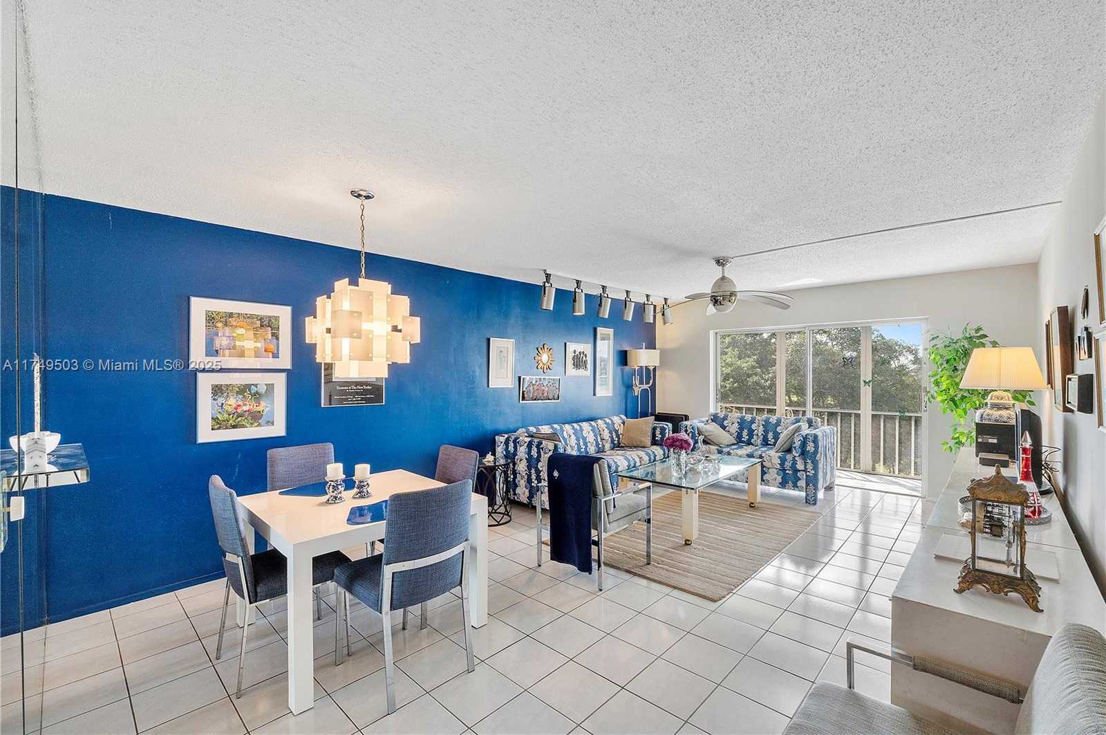 Small Image of 4800 HILLCREST LN #514, Hollywood Number 9