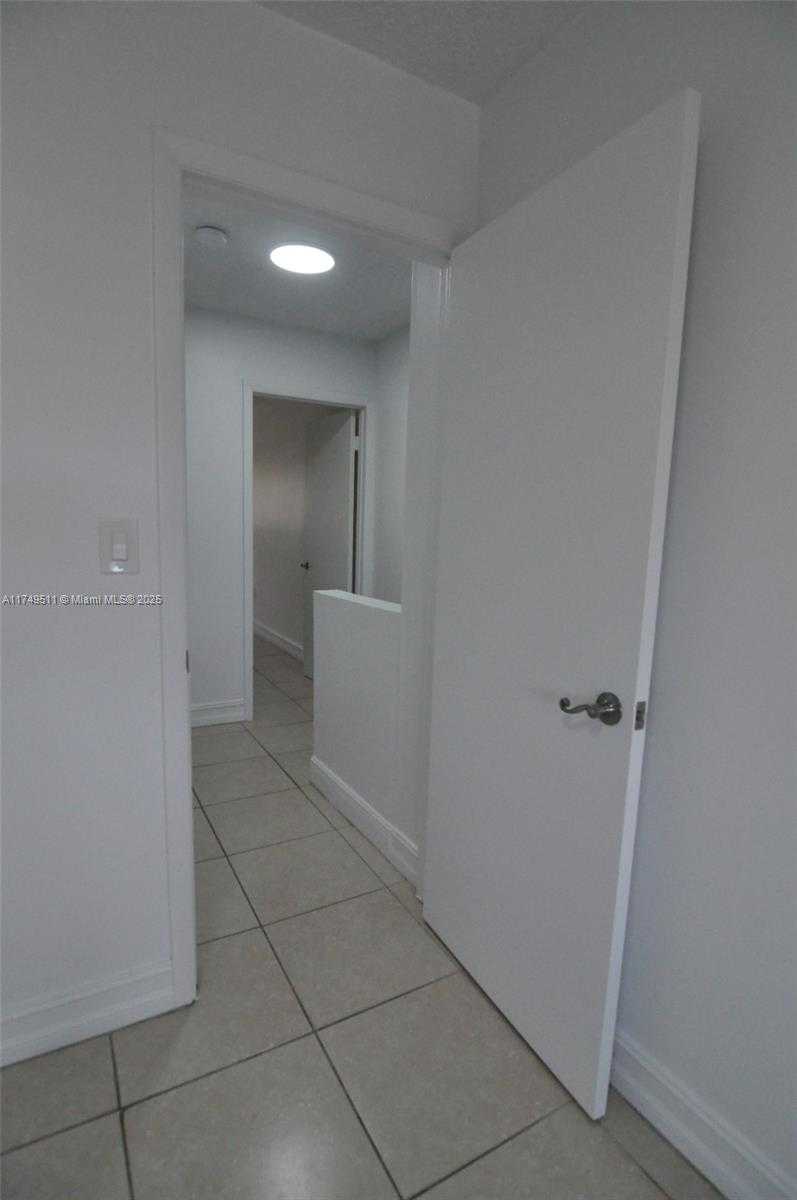 Small Image of 2740 WEST 76TH ST #206, Hialeah Number 10