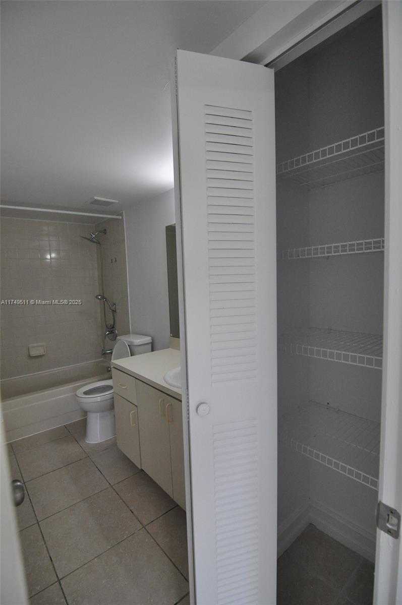 Small Image of 2740 WEST 76TH ST #206, Hialeah Number 14