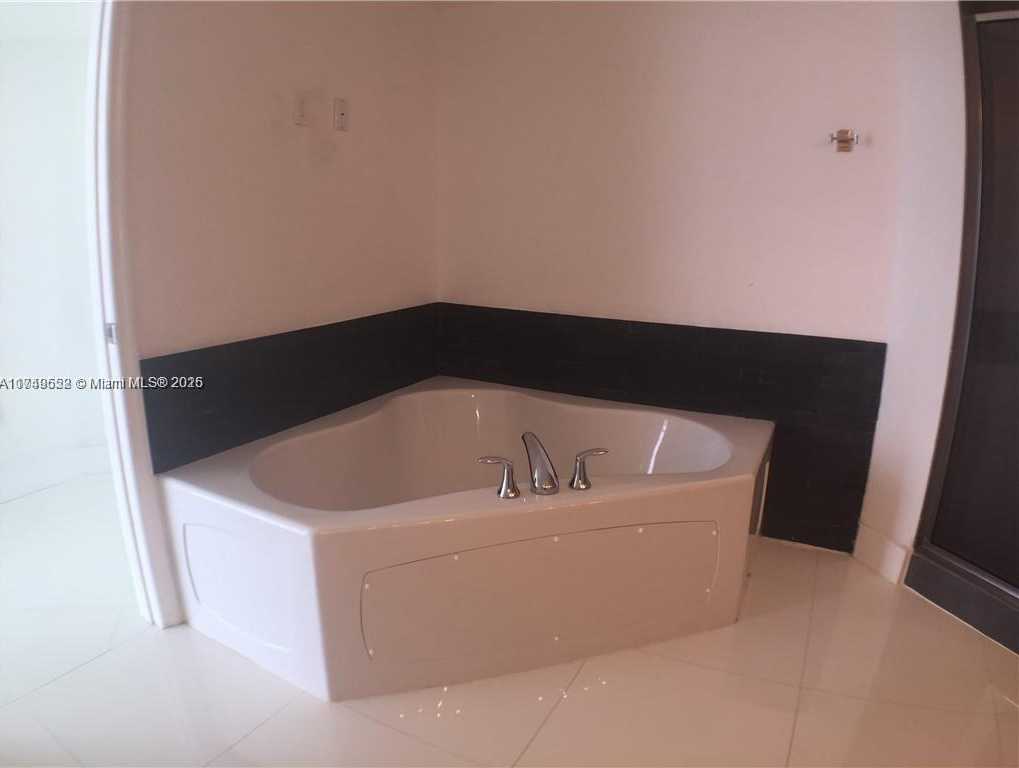 Small Image of 16699 COLLINS AVENUE #1702, Sunny Isles Beach Number 11