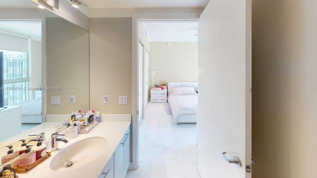 Small Image of 92 SOUTH WEST 3RD ST #3506, Miami Number 6