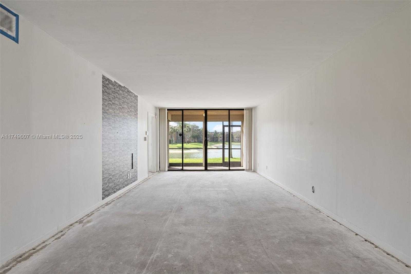 Small Image of 5711 CORAL LAKE DR #111, Margate Number 10