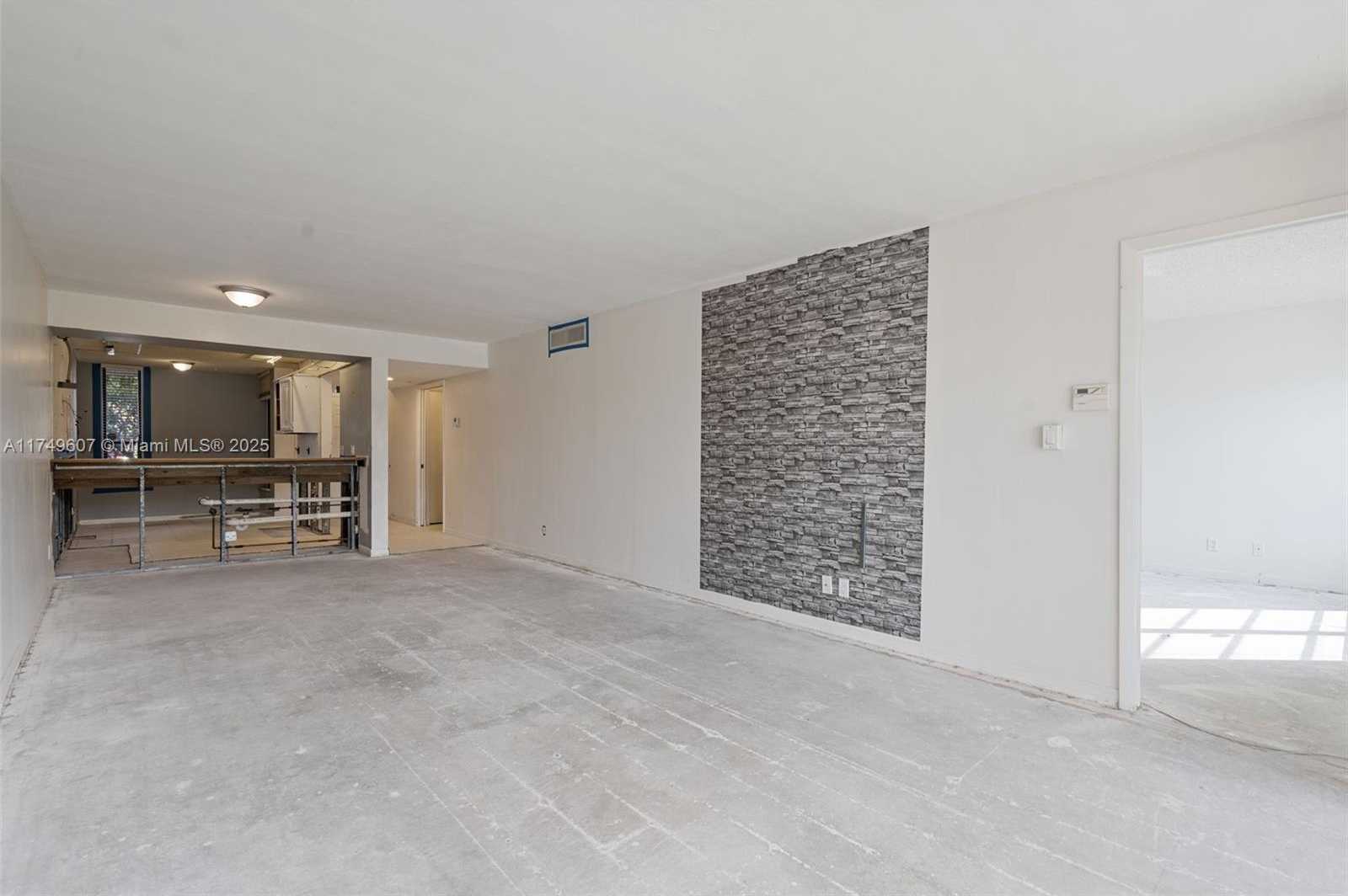 Small Image of 5711 CORAL LAKE DR #111, Margate Number 12