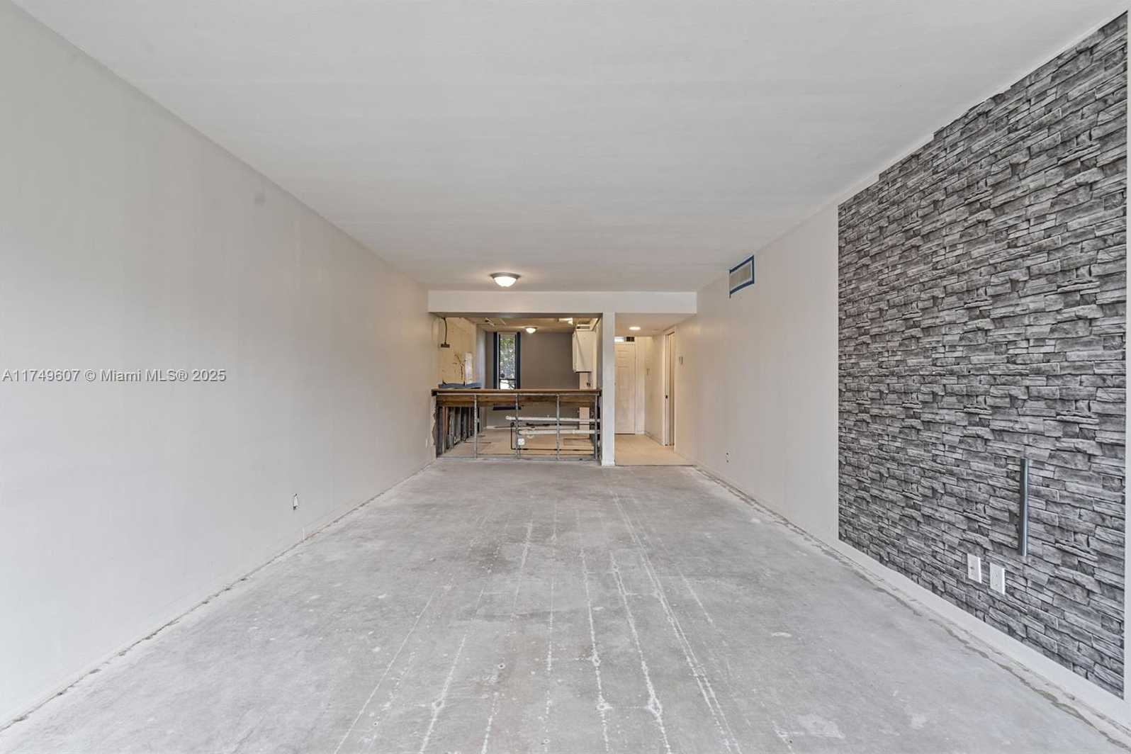 Small Image of 5711 CORAL LAKE DR #111, Margate Number 13