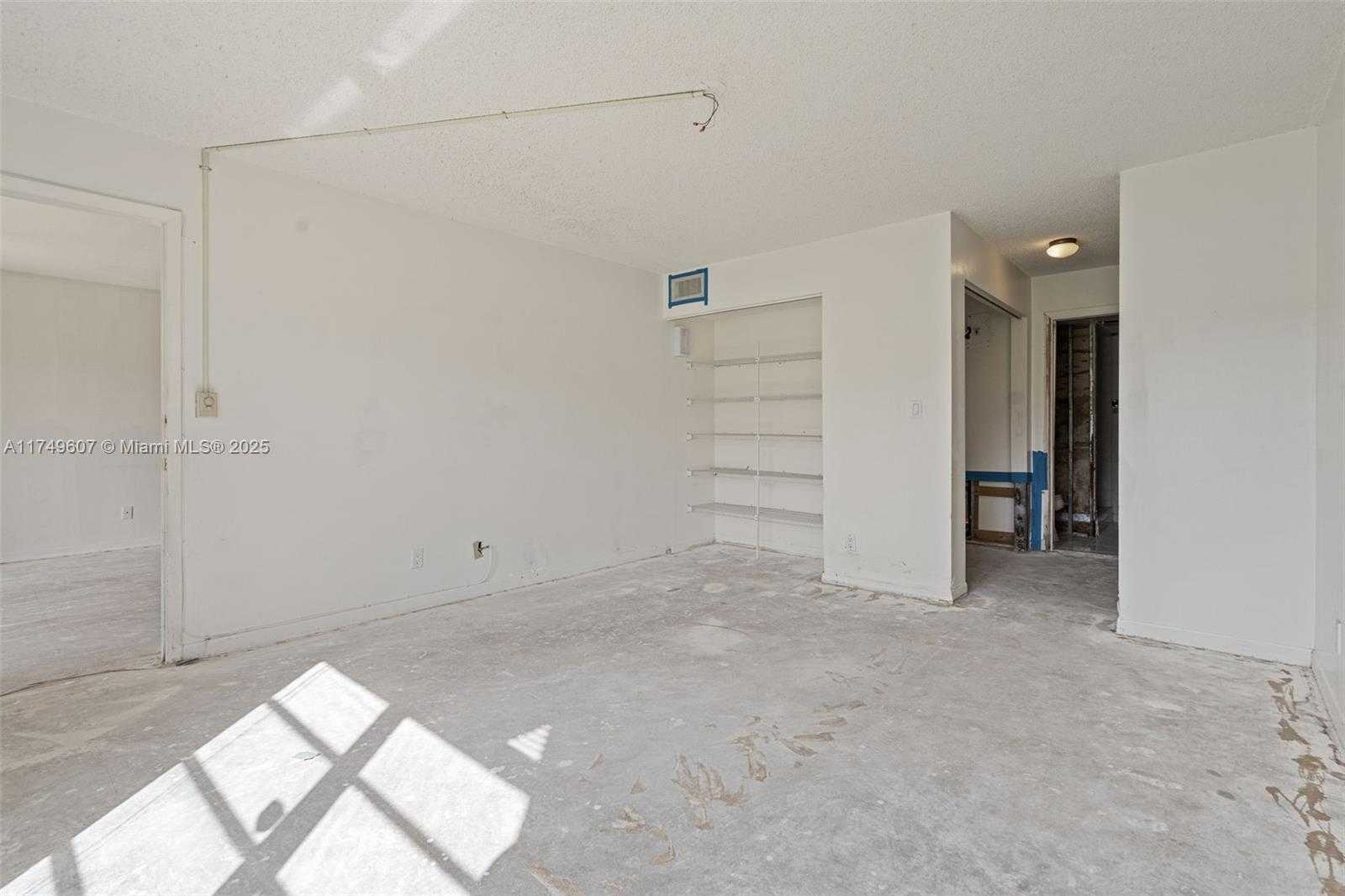 Small Image of 5711 CORAL LAKE DR #111, Margate Number 15