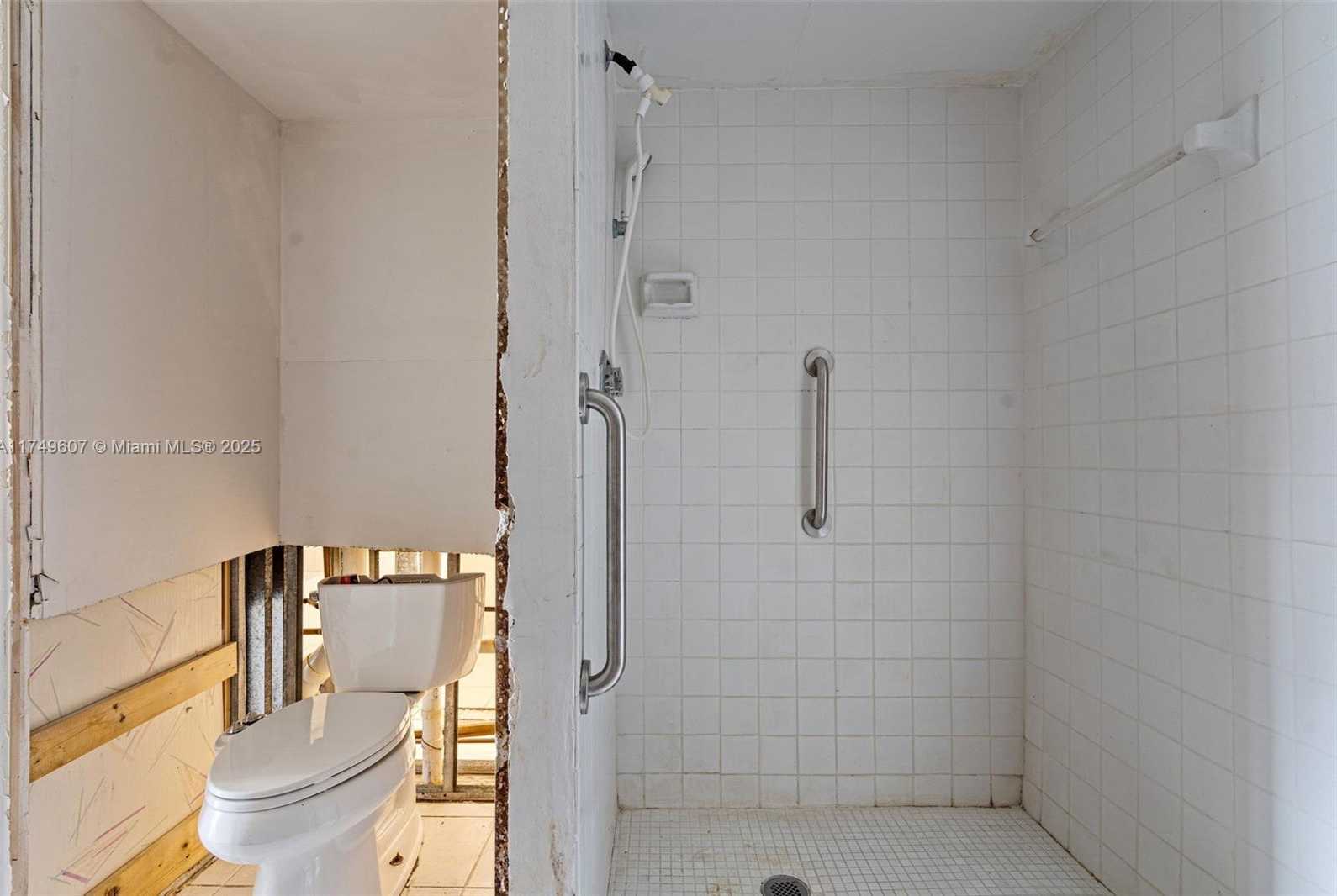Small Image of 5711 CORAL LAKE DR #111, Margate Number 19
