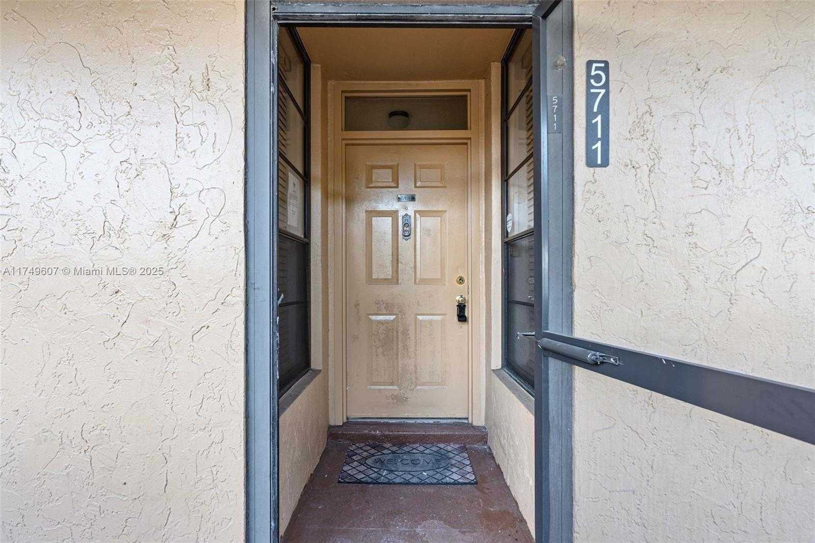 Small Image of 5711 CORAL LAKE DR #111, Margate Number 2