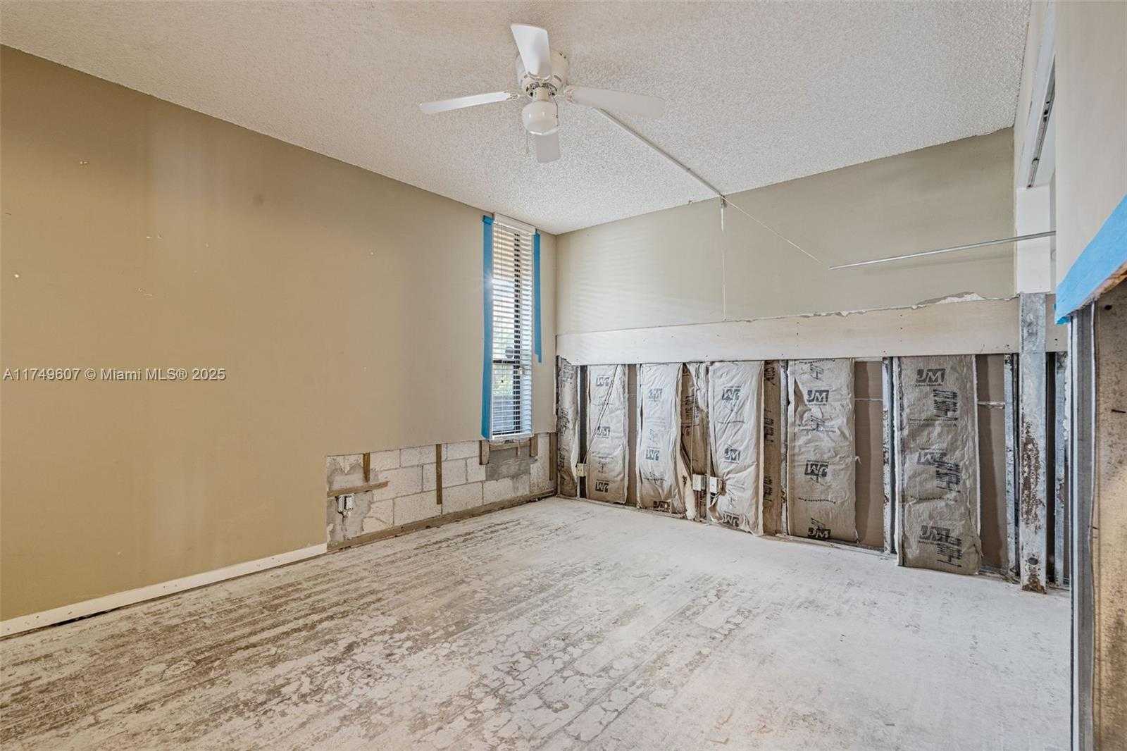 Small Image of 5711 CORAL LAKE DR #111, Margate Number 21