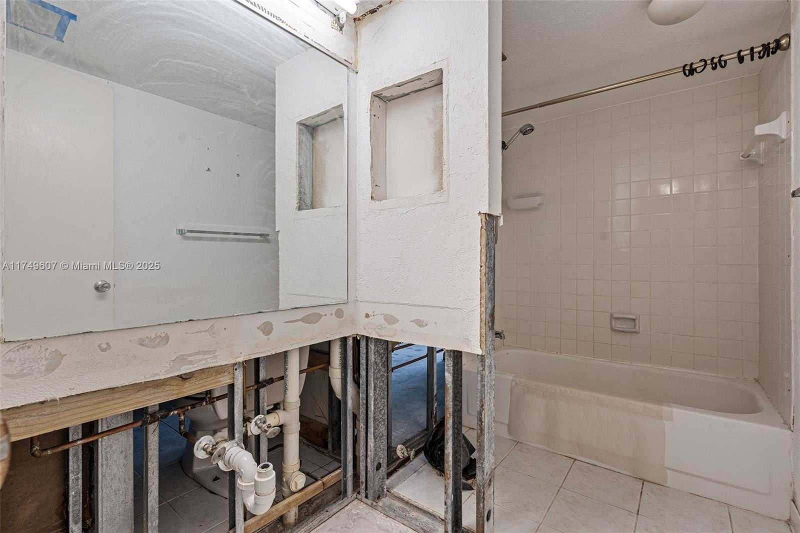 Small Image of 5711 CORAL LAKE DR #111, Margate Number 24