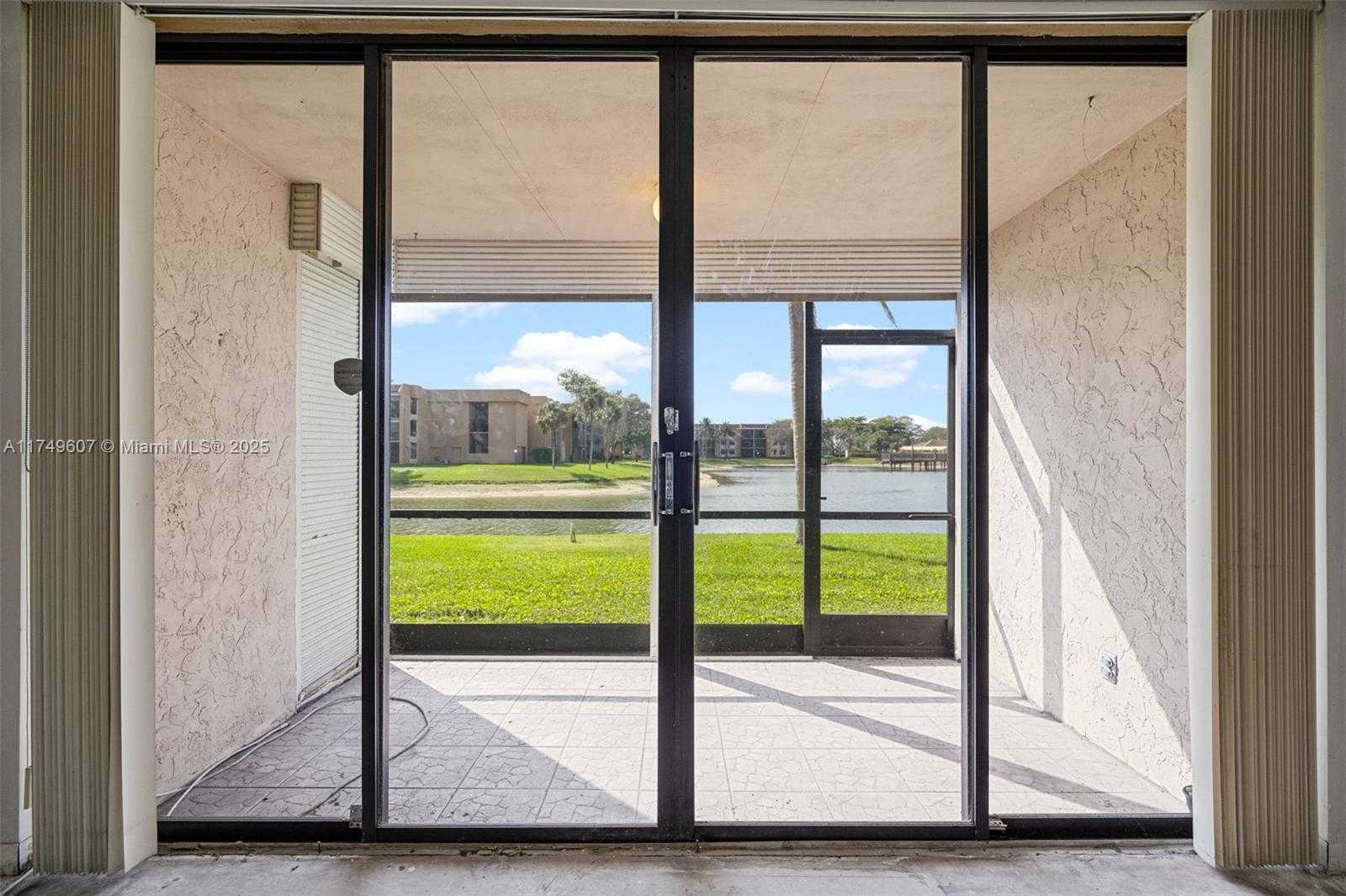 Small Image of 5711 CORAL LAKE DR #111, Margate Number 25