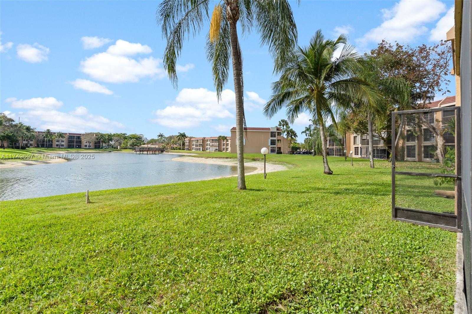 Small Image of 5711 CORAL LAKE DR #111, Margate Number 28