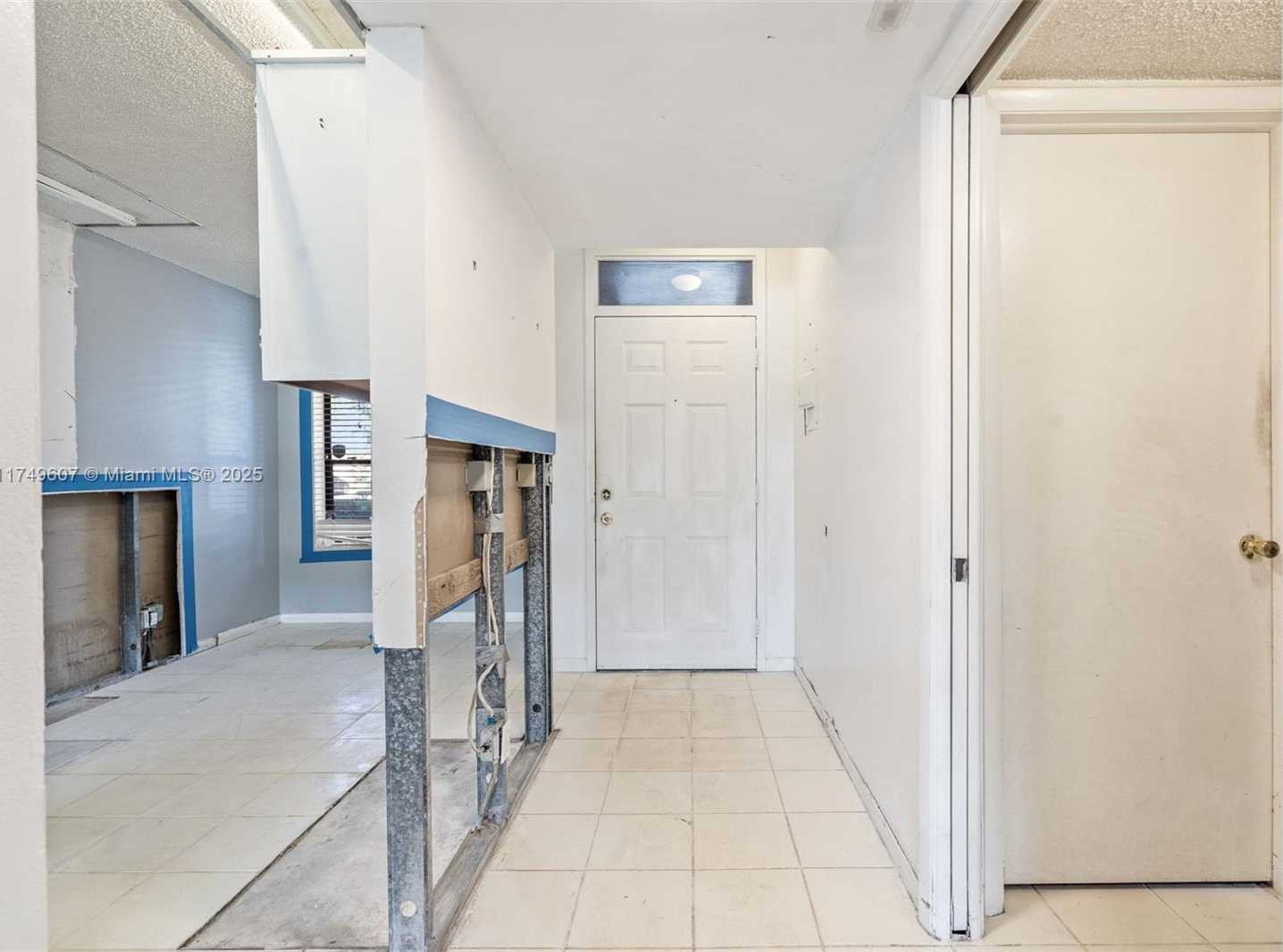 Small Image of 5711 CORAL LAKE DR #111, Margate Number 3