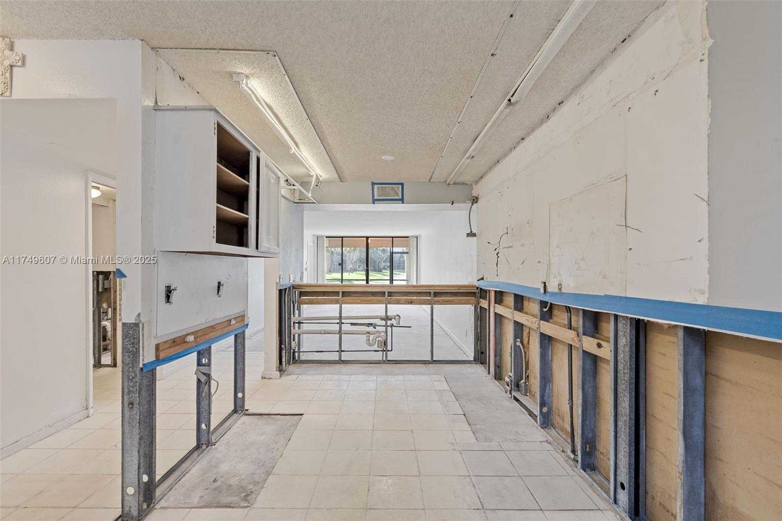 Small Image of 5711 CORAL LAKE DR #111, Margate Number 5