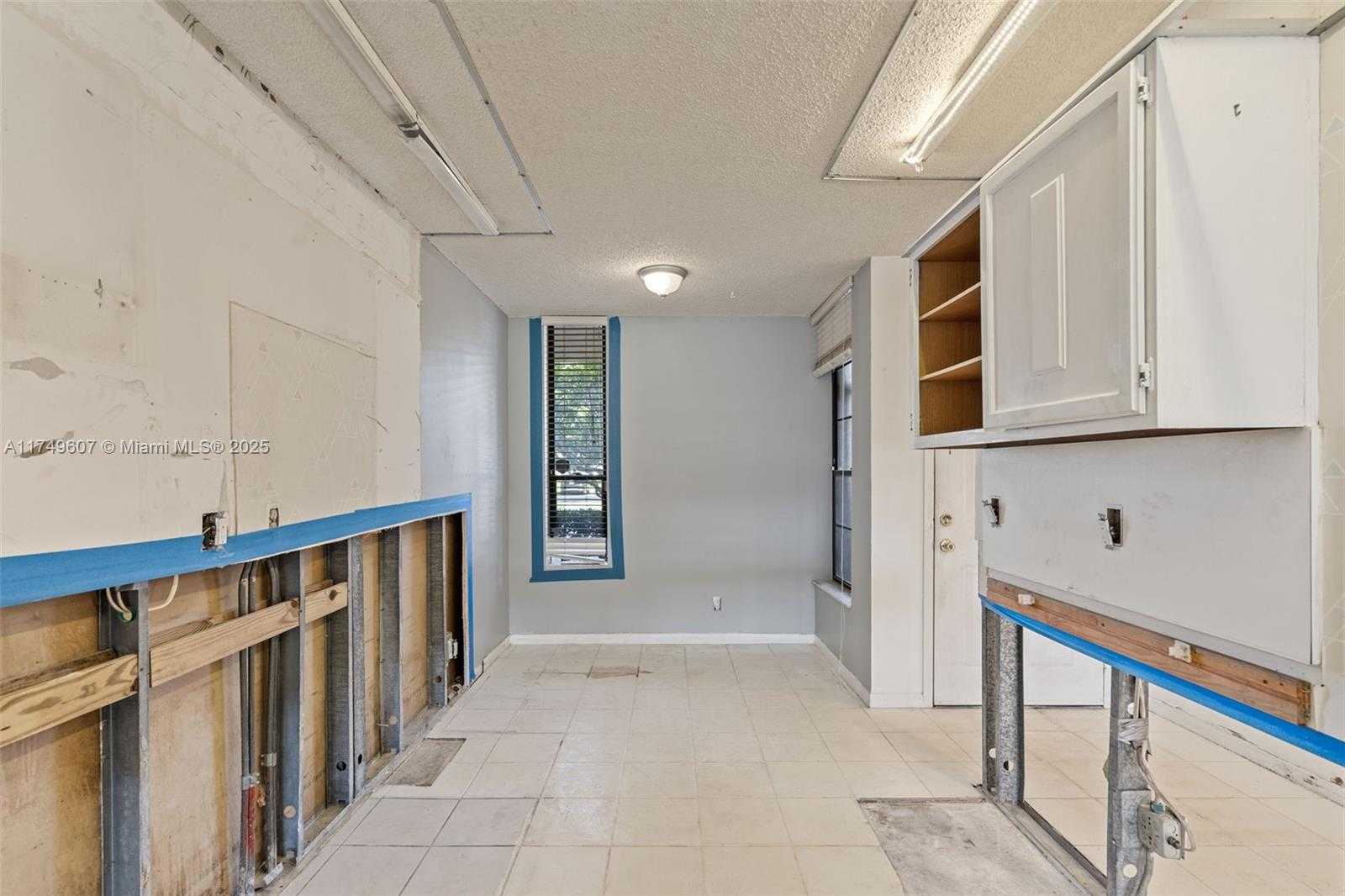 Small Image of 5711 CORAL LAKE DR #111, Margate Number 7