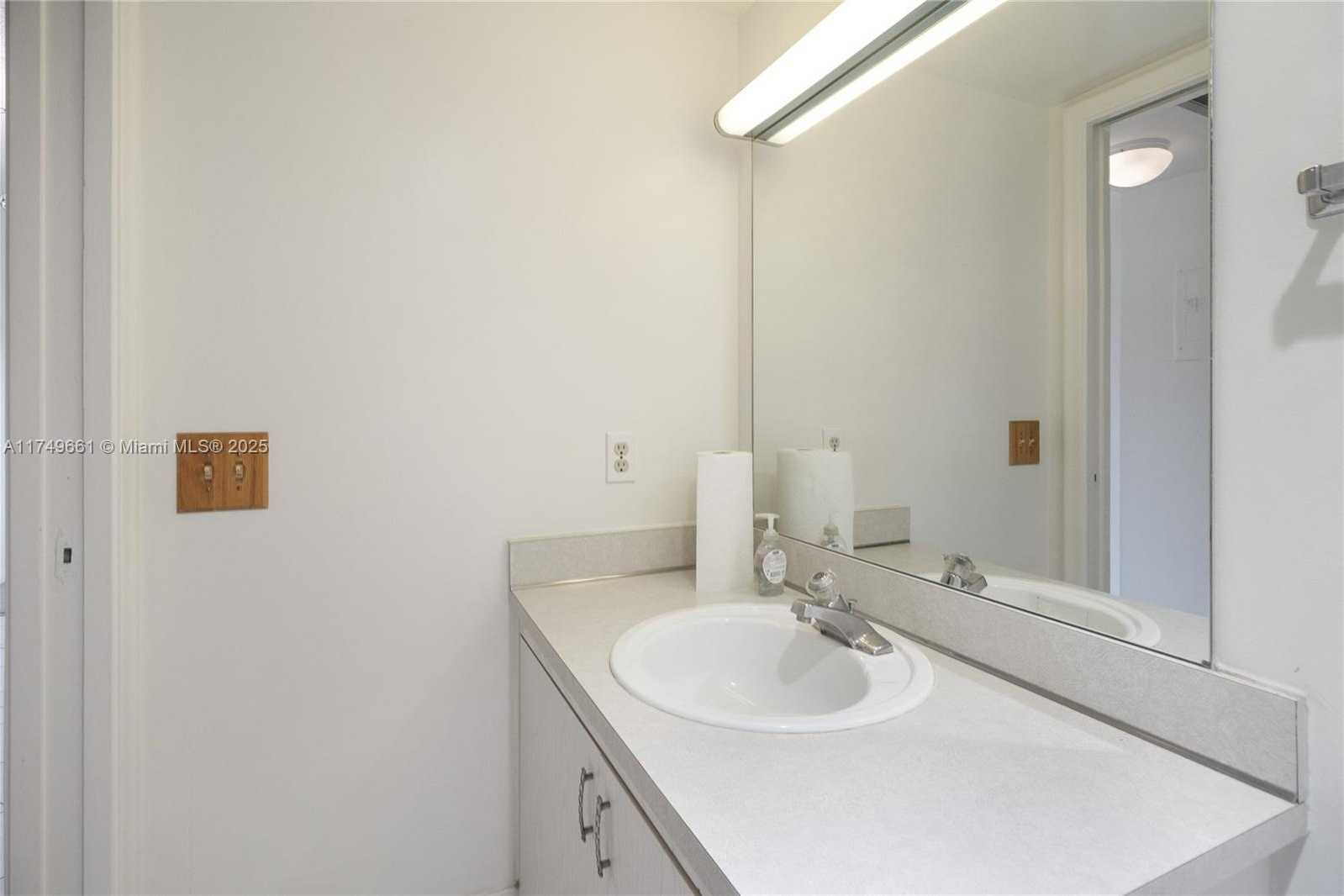 Small Image of 2401 ANTIGUA CIR #E3, Coconut Creek Number 13