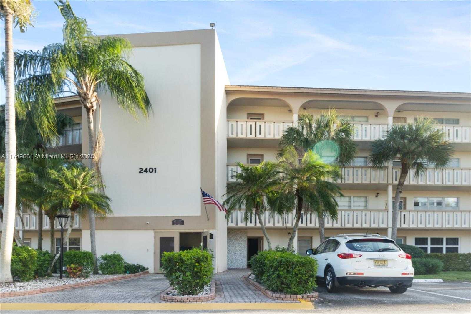 Small Image of 2401 ANTIGUA CIR #E3, Coconut Creek Number 2