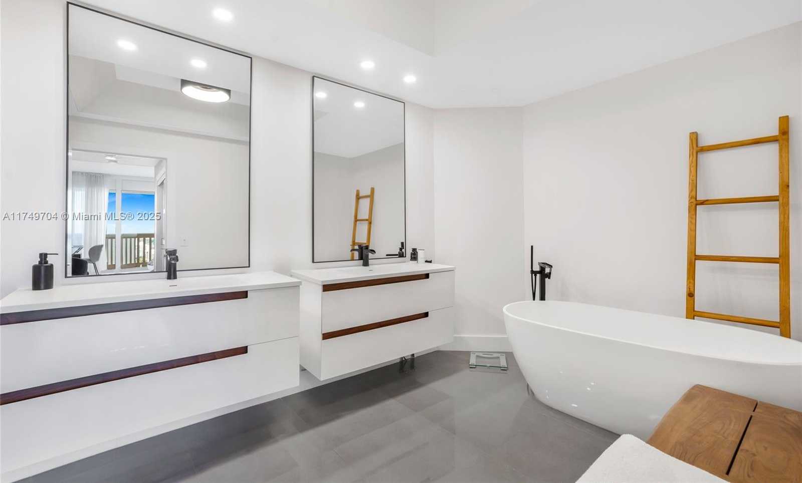 Small Image of 2000 ISLAND BLVD #3010, Aventura Number 14