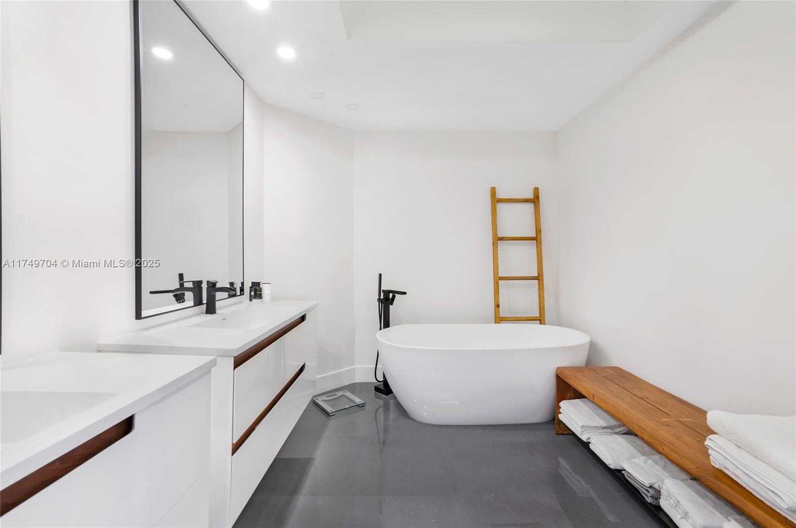 Small Image of 2000 ISLAND BLVD #3010, Aventura Number 15