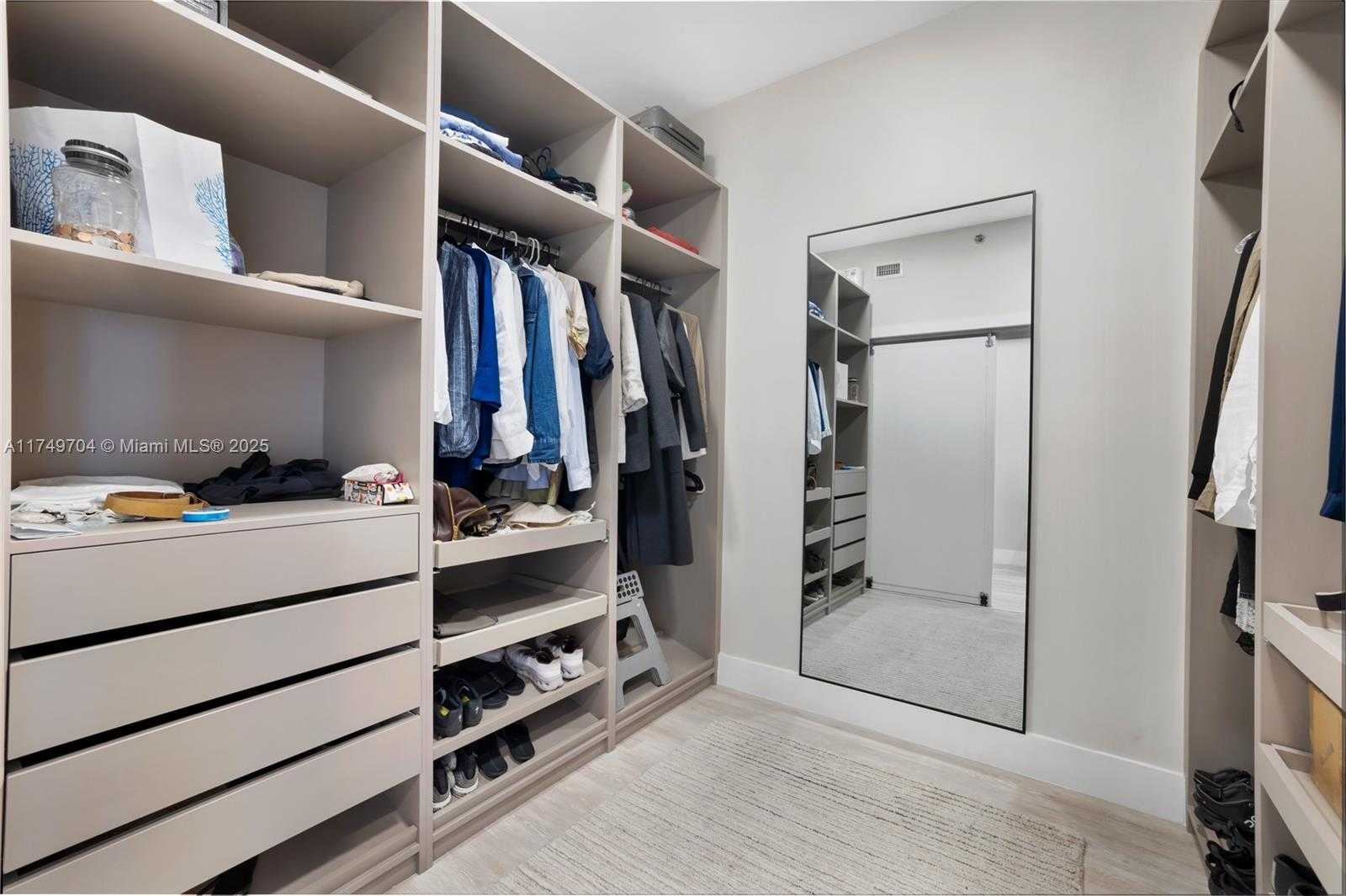 Small Image of 2000 ISLAND BLVD #3010, Aventura Number 16