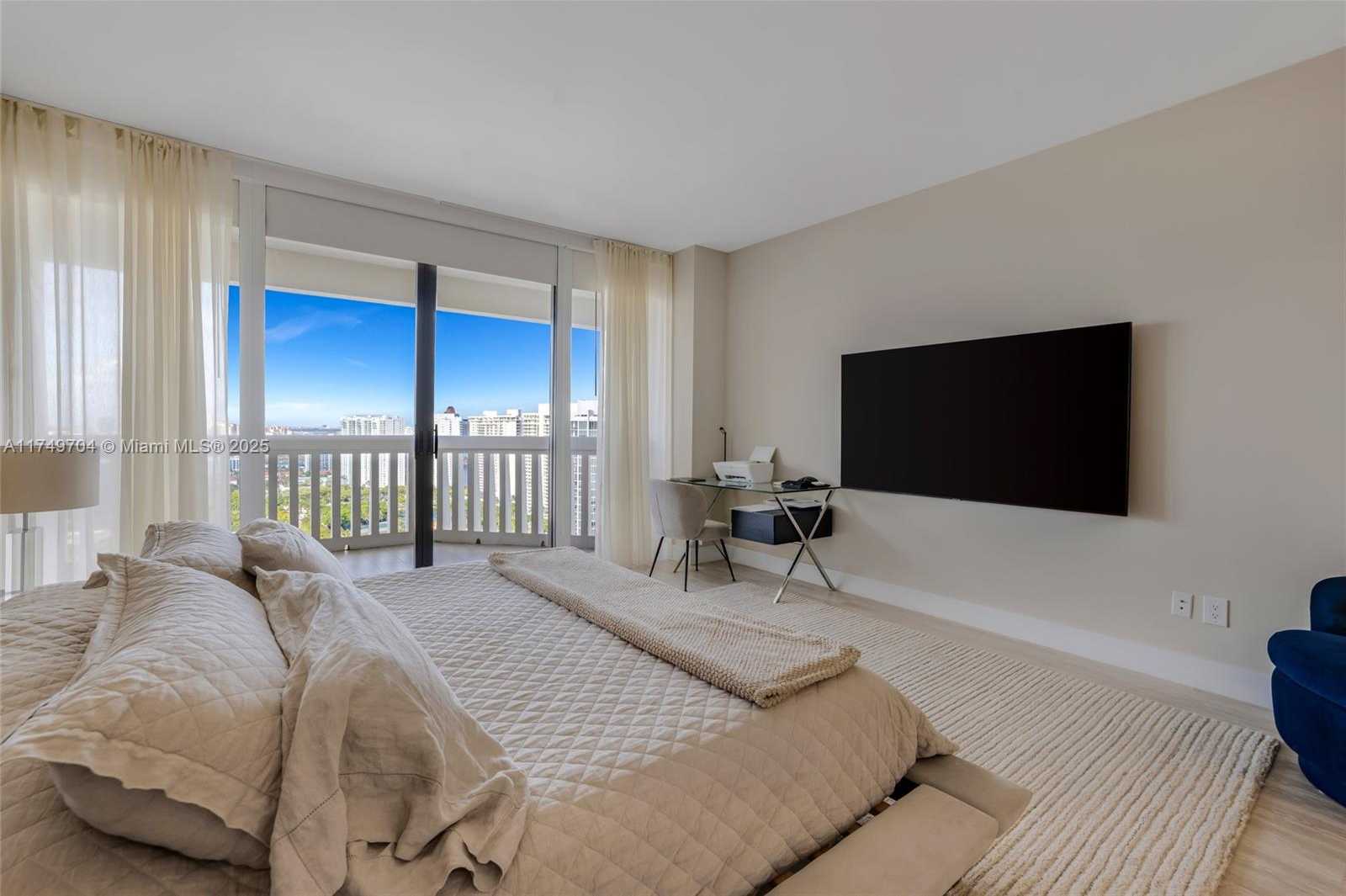 Small Image of 2000 ISLAND BLVD #3010, Aventura Number 19