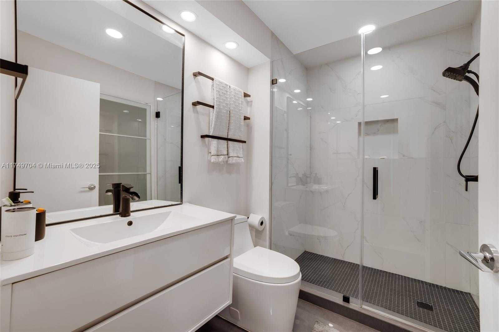 Small Image of 2000 ISLAND BLVD #3010, Aventura Number 22