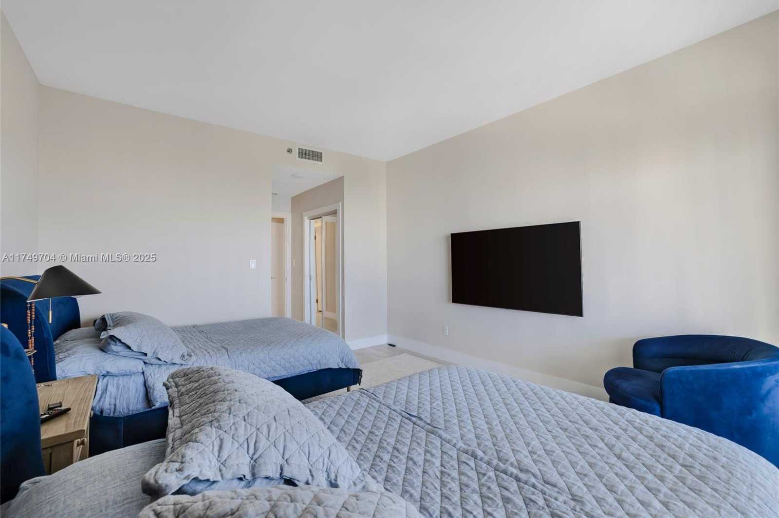Small Image of 2000 ISLAND BLVD #3010, Aventura Number 24