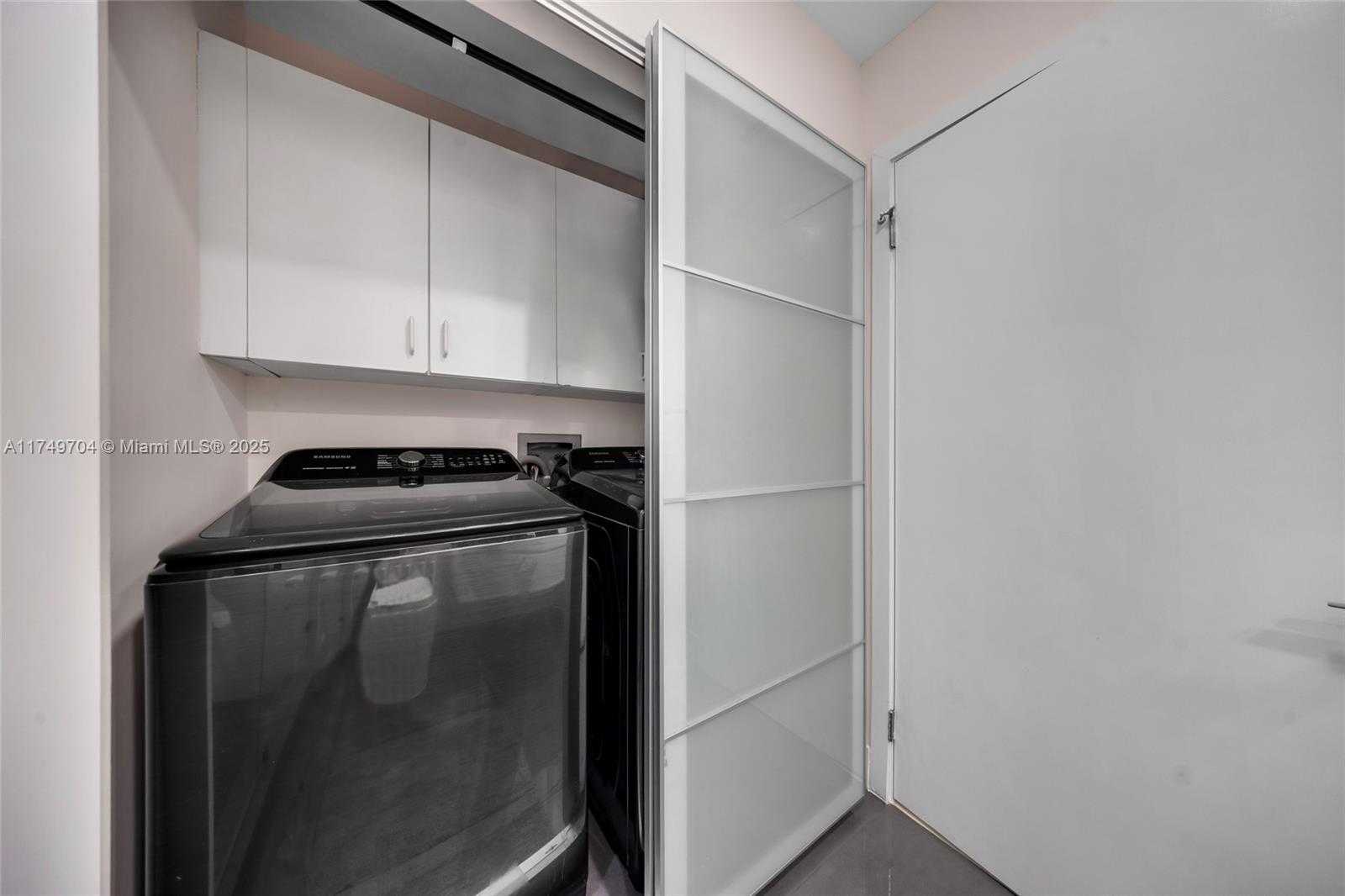 Small Image of 2000 ISLAND BLVD #3010, Aventura Number 27