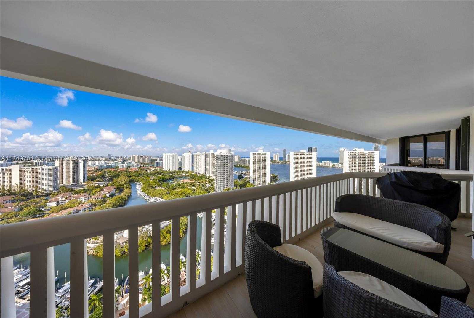 Small Image of 2000 ISLAND BLVD #3010, Aventura Number 29