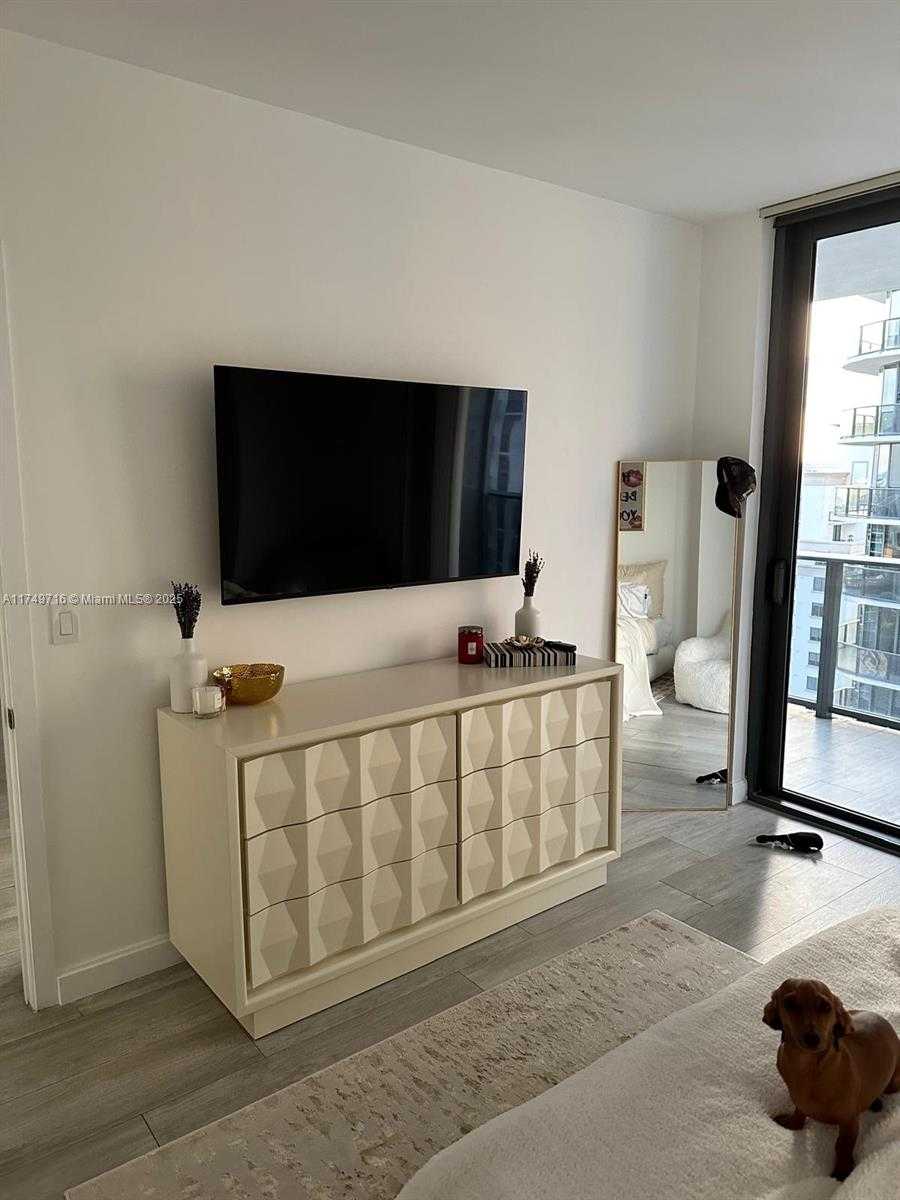 Small Image of 45 SOUTH WEST 9TH ST #3407, Miami Number 3