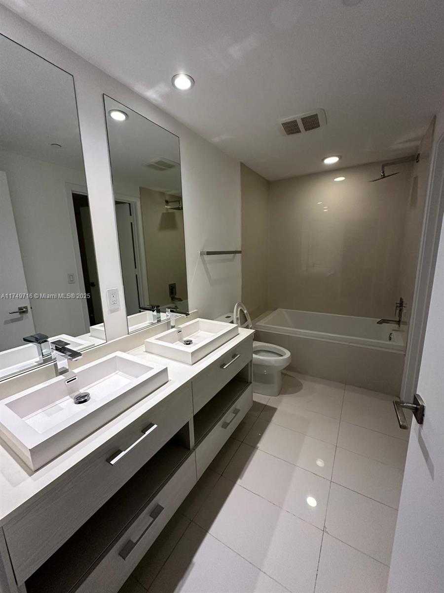 Small Image of 45 SOUTH WEST 9TH ST #3407, Miami Number 5