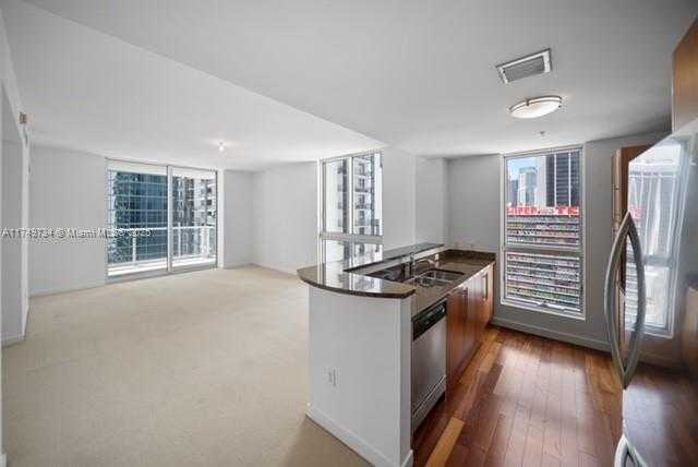 Small Image of 300 SOUTH BISCAYNE BLVD #T-2101, Miami Number 5