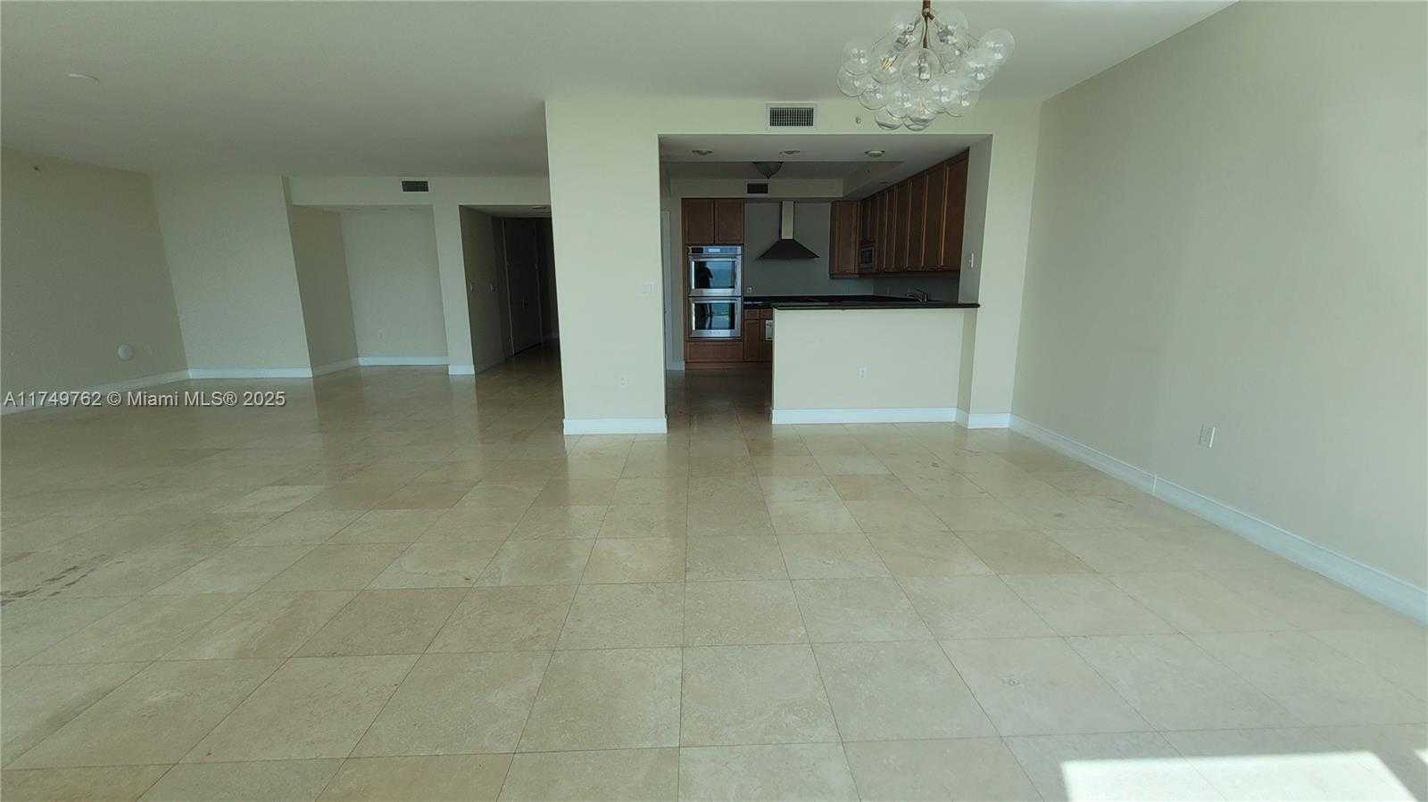 Small Image of 20201 E Country Club Dr, Aventura, FL 33180, USA Number 10