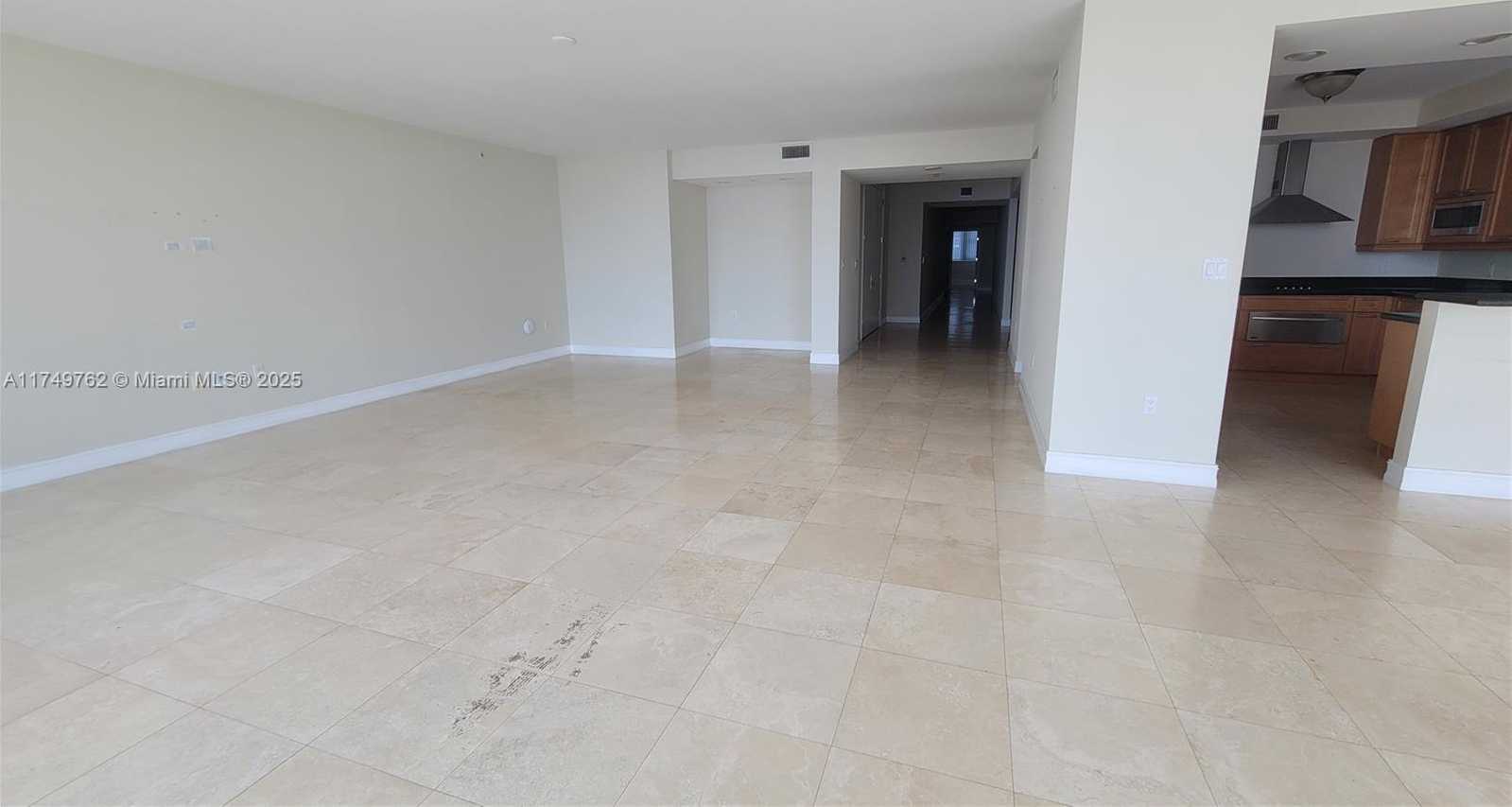Small Image of 20201 E Country Club Dr, Aventura, FL 33180, USA Number 11