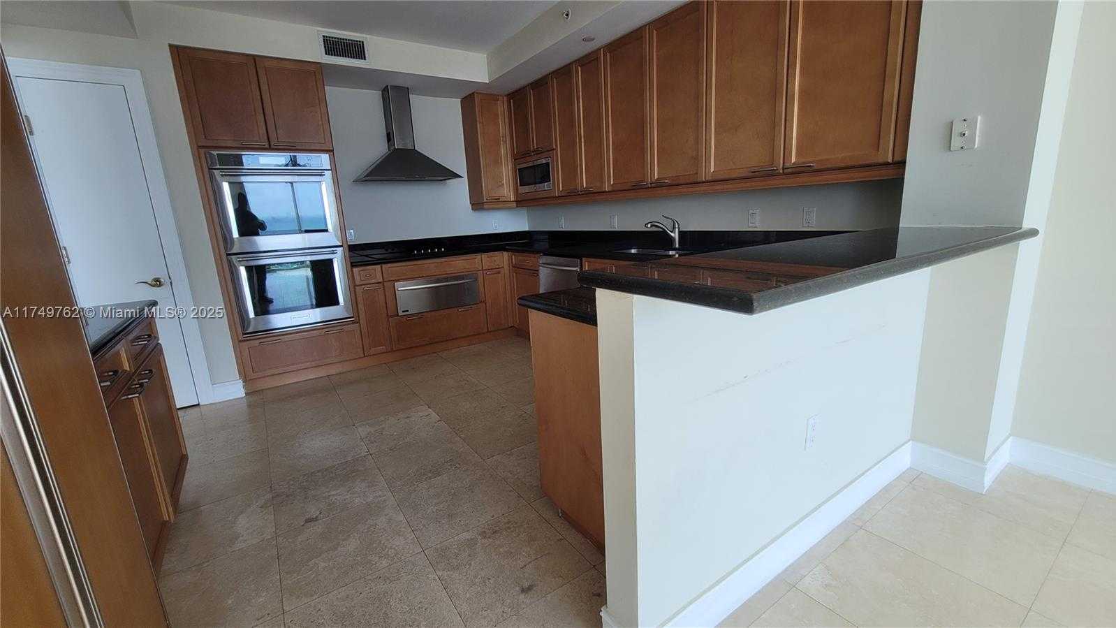Small Image of 20201 E Country Club Dr, Aventura, FL 33180, USA Number 14