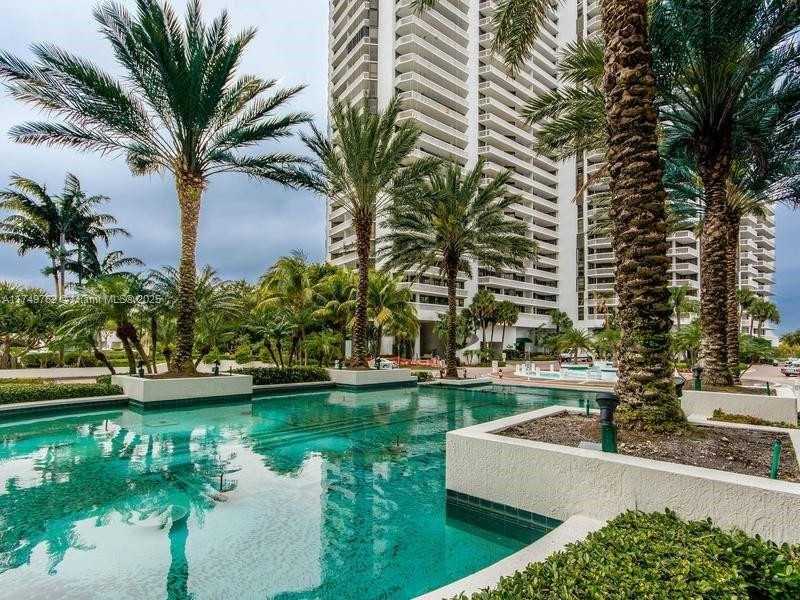 Small Image of 20201 E Country Club Dr, Aventura, FL 33180, USA Number 3
