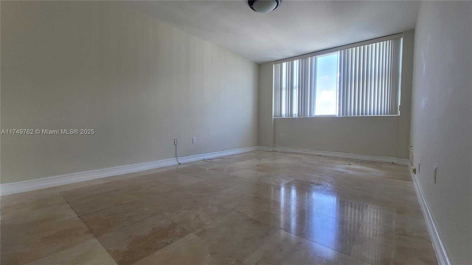 Small Image of 20201 E Country Club Dr, Aventura, FL 33180, USA Number 31